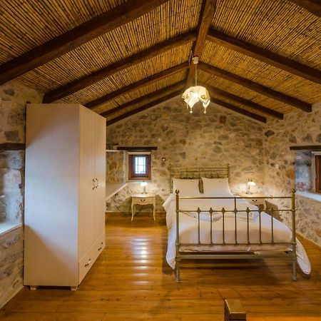 Apartamento Ev Zin Folia Leonídion Exterior foto