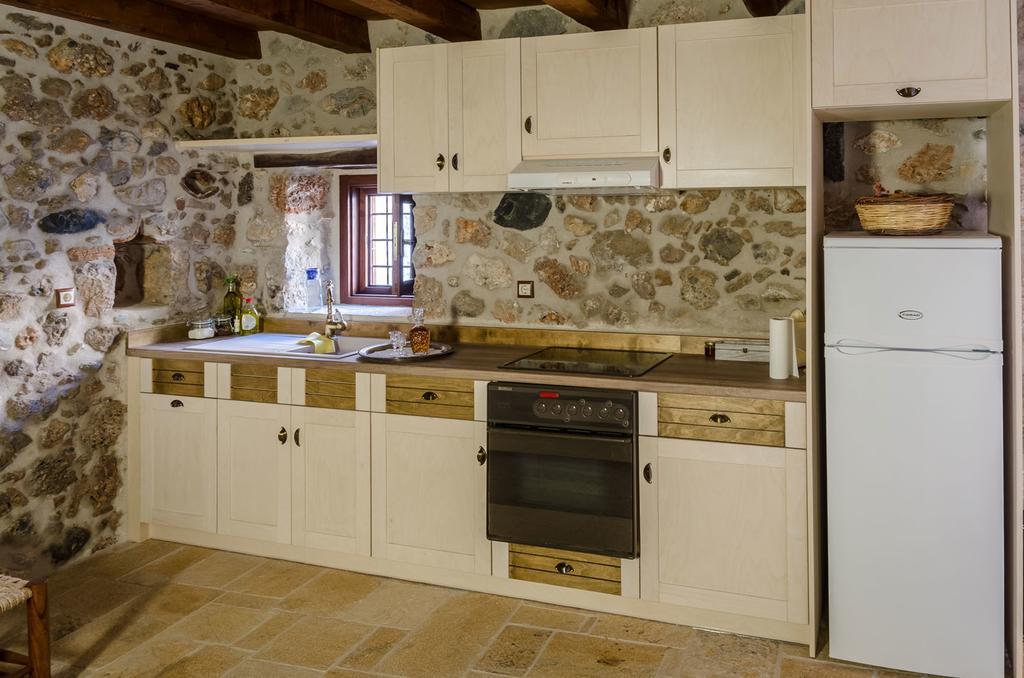 Apartamento Ev Zin Folia Leonídion Exterior foto