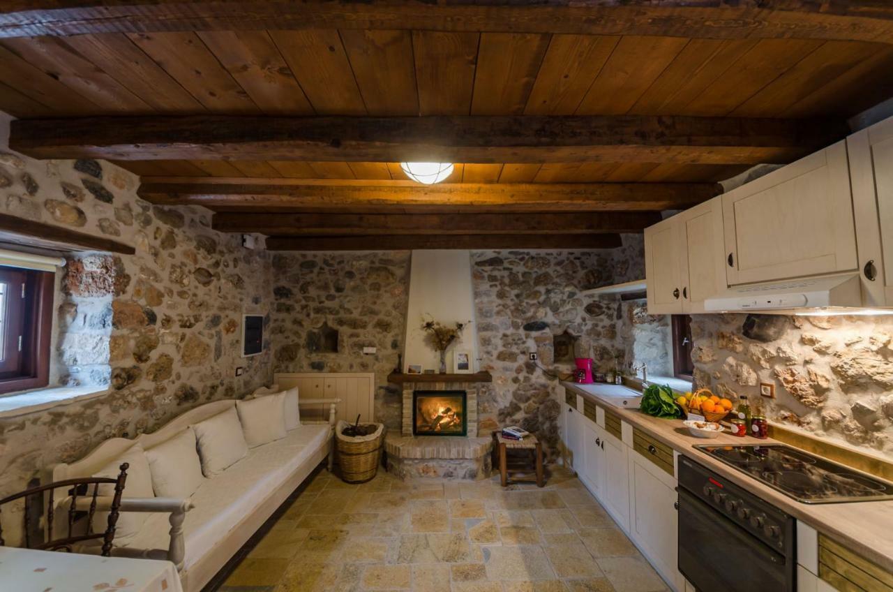 Apartamento Ev Zin Folia Leonídion Exterior foto